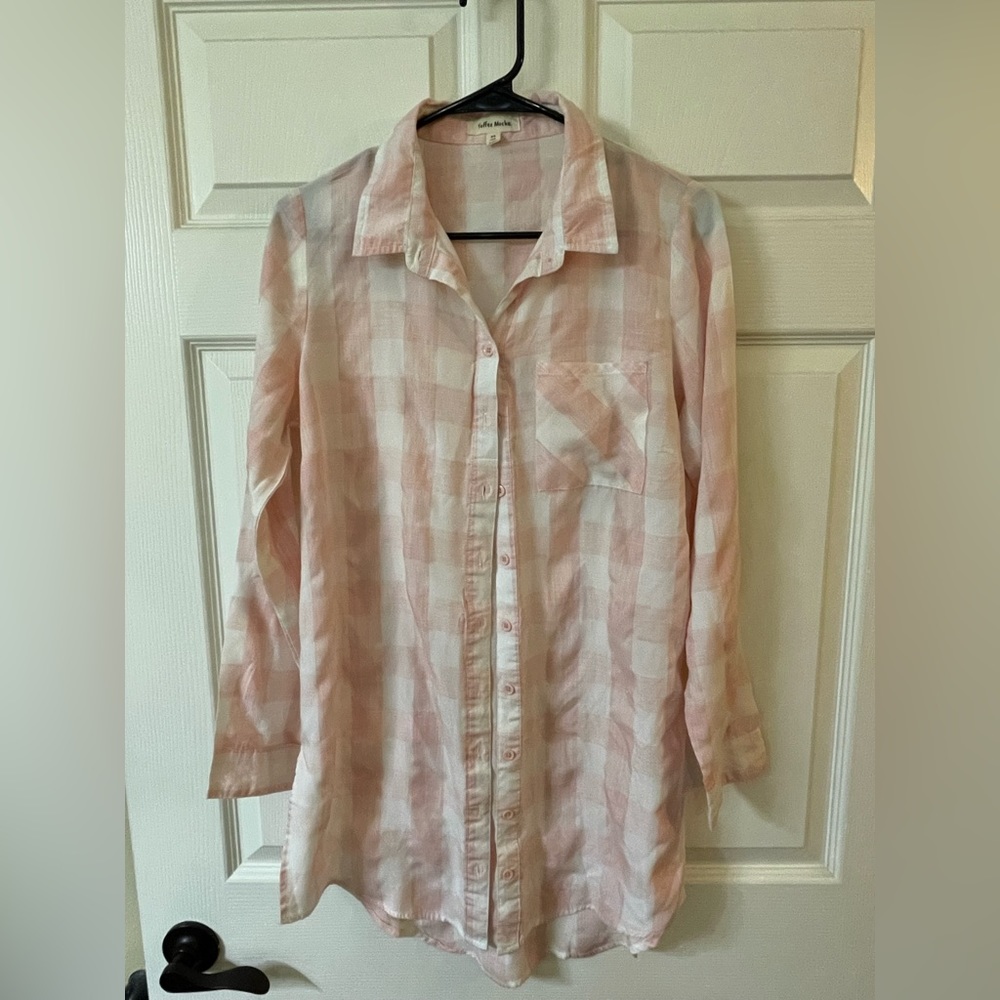 Toffee Mocha, Plaid button up shirt, Size Medium, Pink and White